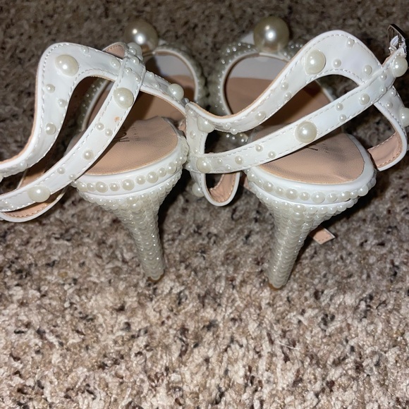 Heels - Picture 3 of 4